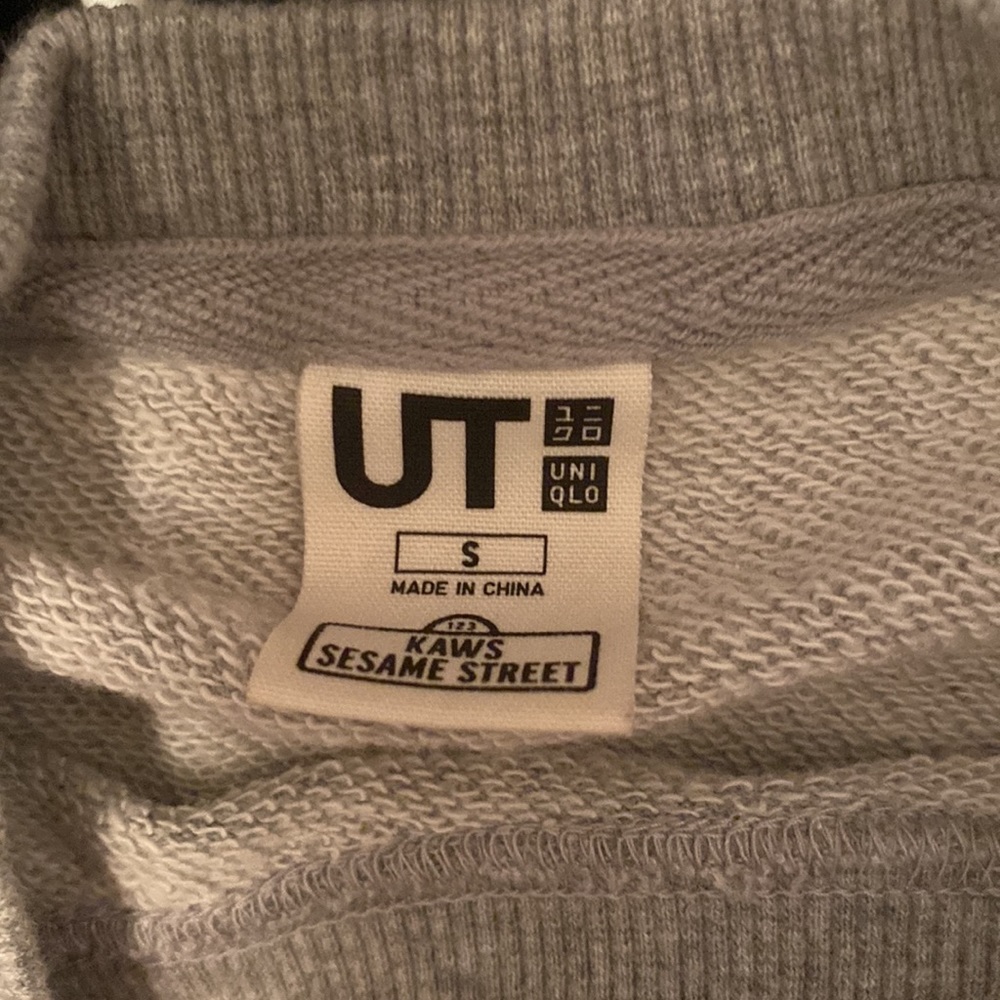 UNIQLO KAWS SESAME STREET SWEATER - Picture 3 of 3